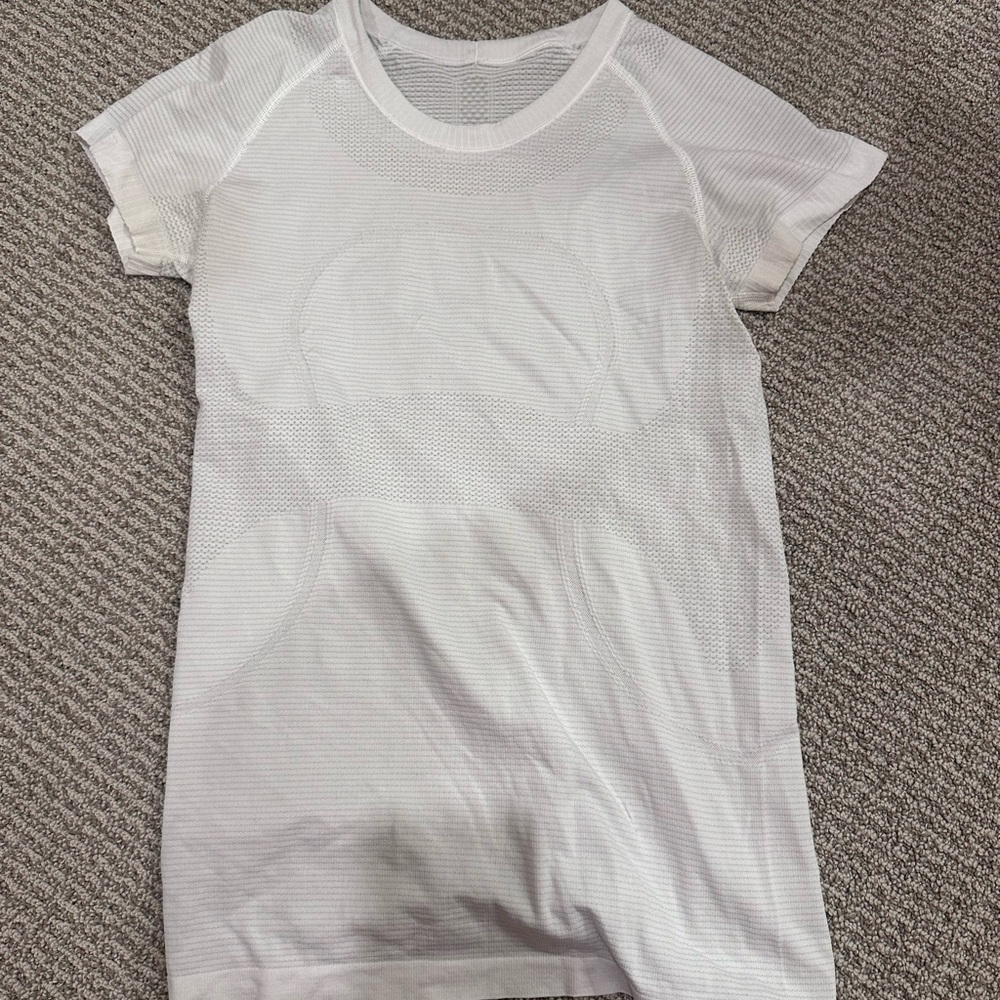 Lululemon white workout shirt size S